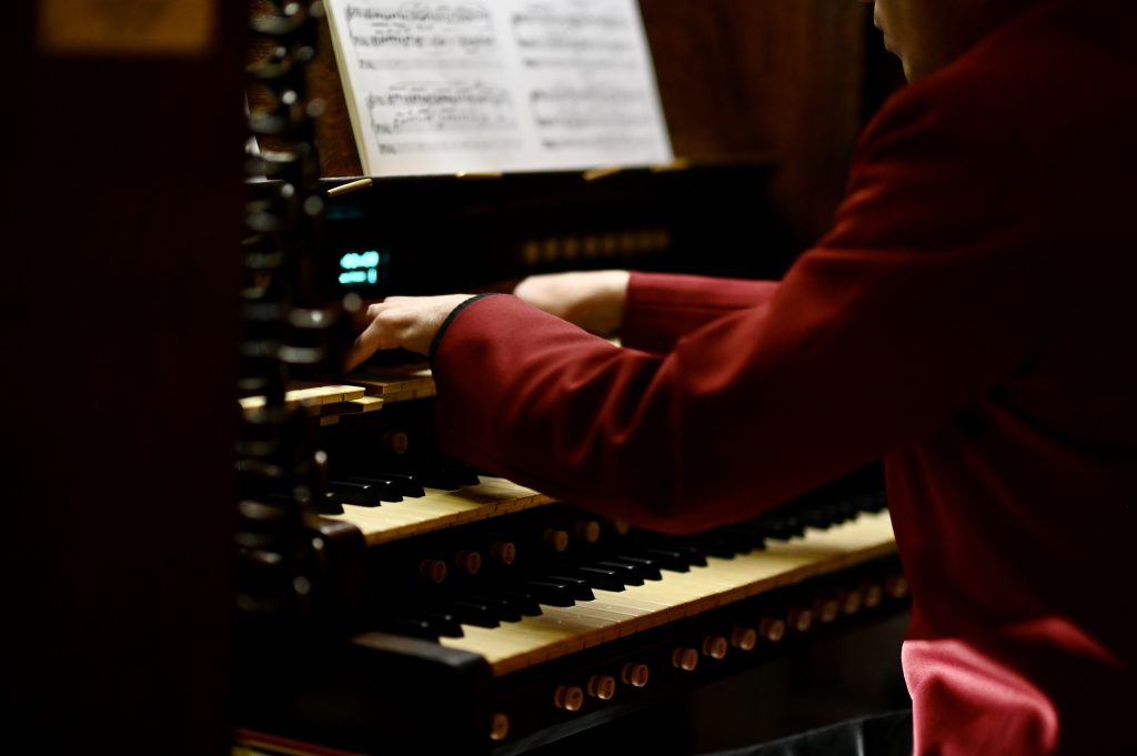 Photo of a man playing the organ